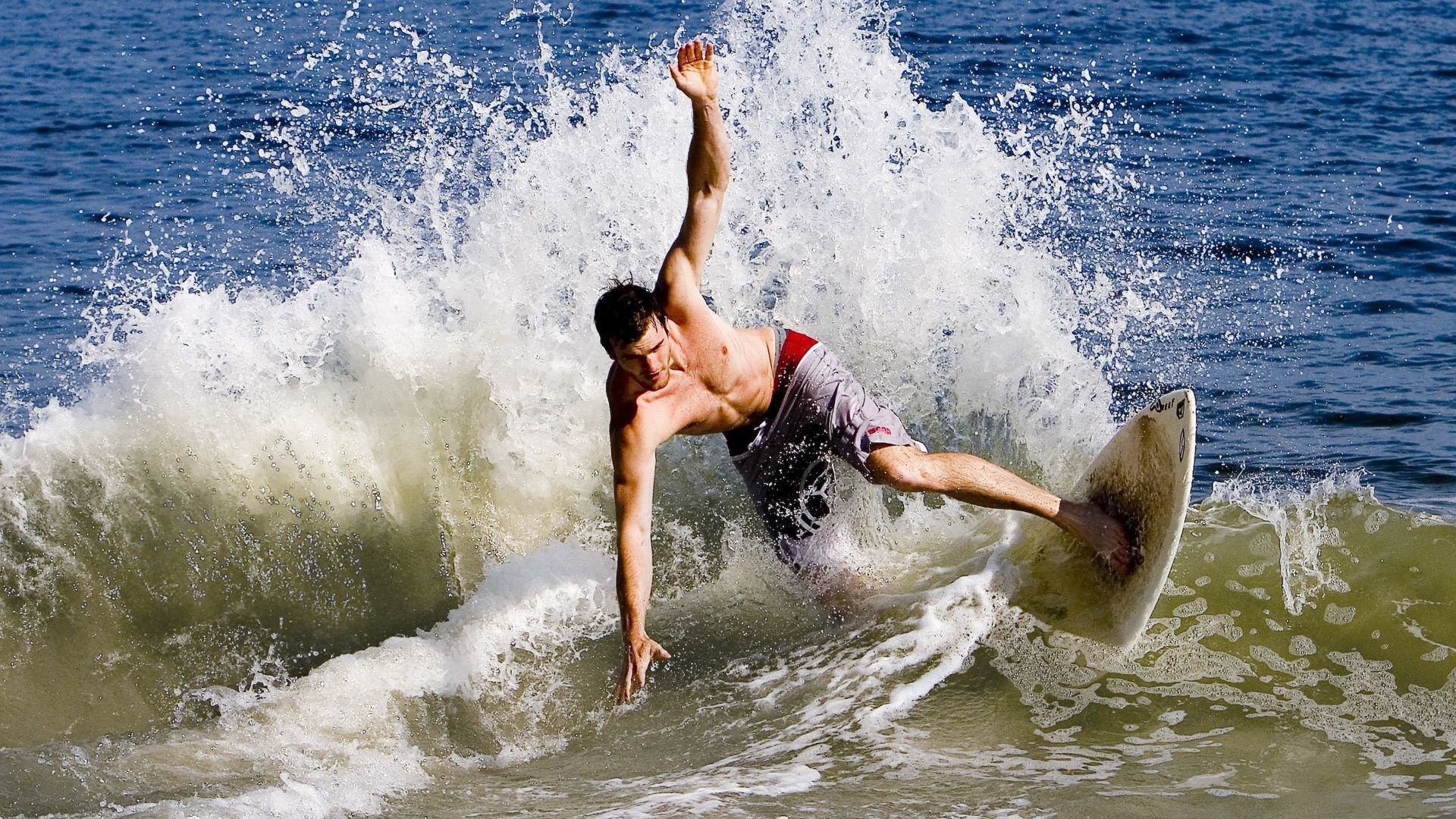 世界排名争夺战焦点战，尤文正面击溃西班牙，战术革命震撼足坛