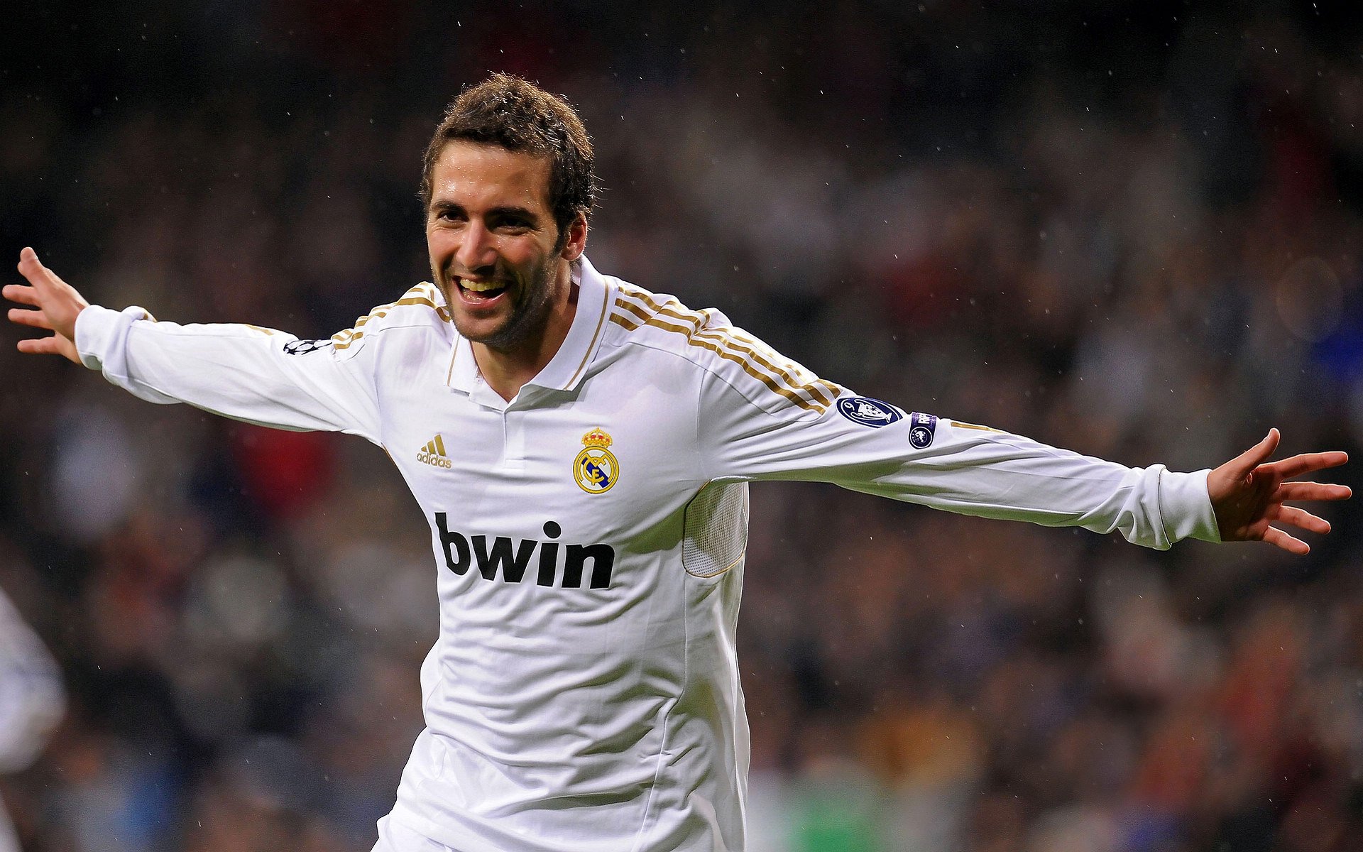 凯尔特人对阵深圳队，霍勒迪关键进球定乾坤